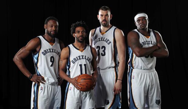 英媒：德利赫特的伤势并不严重，最快有望本周恢复训练（英媒：德利赫特伤情无大碍，最快本周即可恢复训练）