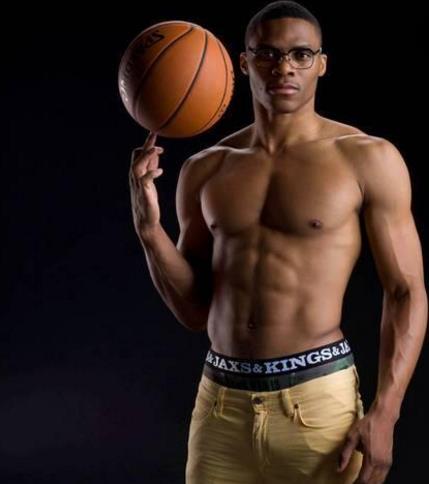 意媒：拜仁天才边锋利契纳或离队，尤文和米兰等队有意争夺（意媒：拜仁天才翼锋利契纳或将离队，尤文、米兰等豪门竞逐）