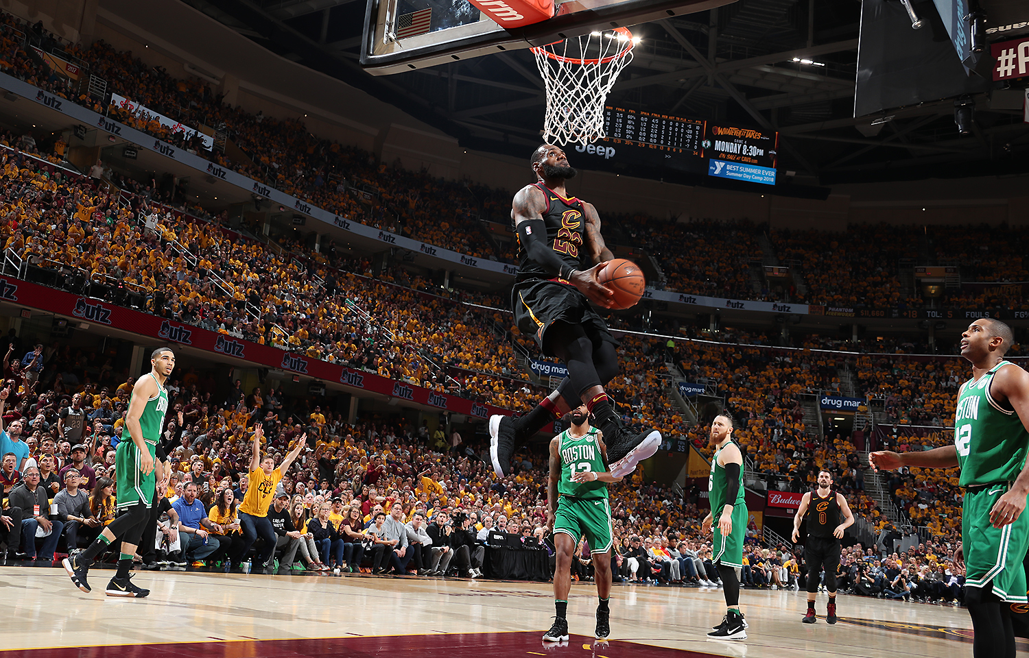 意媒：国米正在关注法兰克福的二号门将考阿-桑托斯（意媒：国际米兰有意法兰克福替补门将考阿·桑托斯）