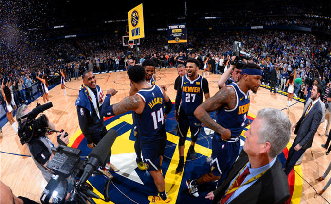 英媒：曼联、曼城和枪手有意布朗，他的解约金不超过5500万欧（英媒：曼联、曼城及阿森纳有意引进布朗，解约金上限约5500万欧）