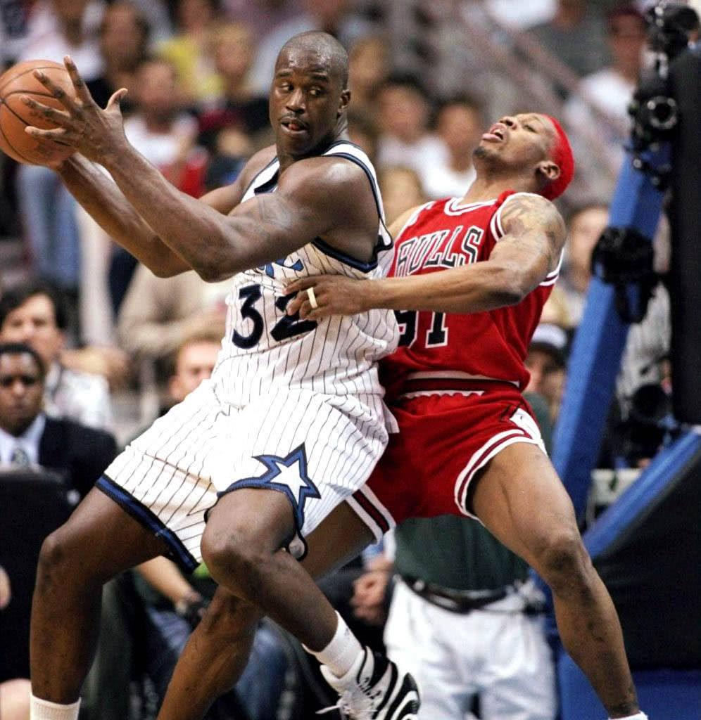 达成尤文生涯200场里程碑，洛卡特利获赠纪念球衣（洛卡特利迎来尤文生涯第200场，获赠纪念战袍）