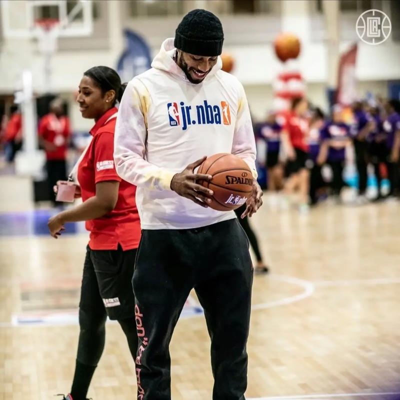 足球曝某豪门将出售队内三名老将，重建计划开启（足坛曝某豪门拟清洗三名老将，重建计划启动）