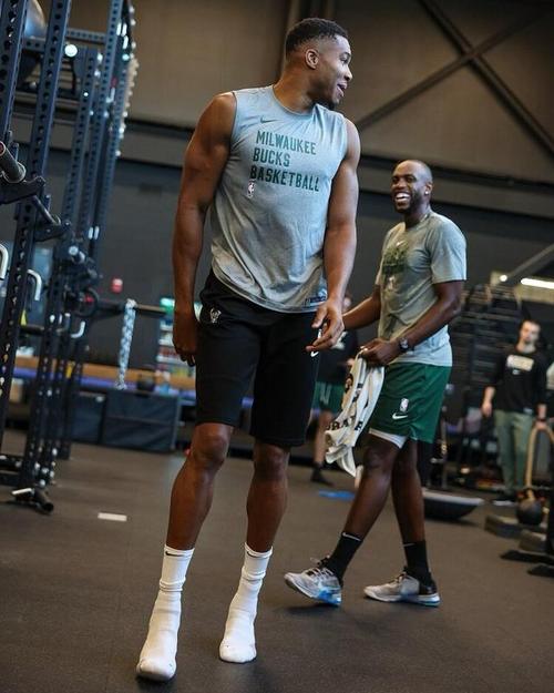 防守端完全是另一种强度（防守强度截然不同）