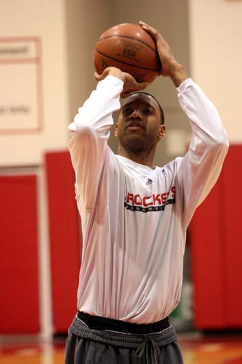 DO：纽卡向谢什科提交了改进报价，曼联愿付的价格低于纽卡（纽卡对谢什科加码报价，曼联拟付金额仍不及纽卡）