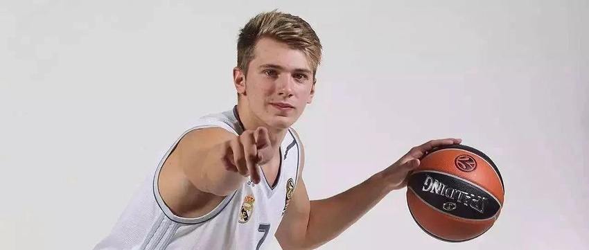 9投8中！大秋还是一如既往的稳定（大秋9投8中，延续高效发挥）