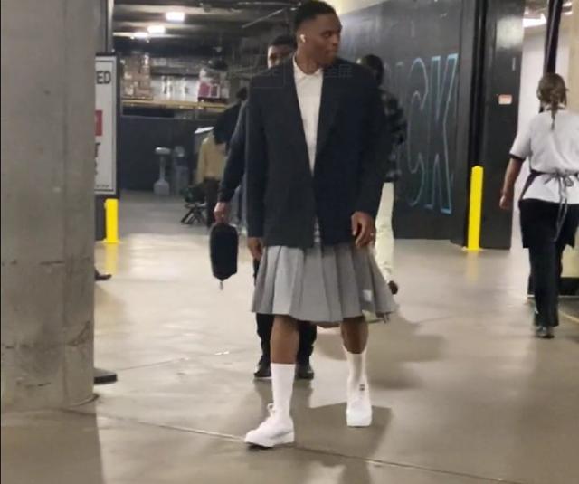 罗马诺：曼城在关注费耶诺德右后卫里德，拜仁也对他有意（罗马诺：费耶诺德右后卫里德获曼城考察，拜仁同样关注）