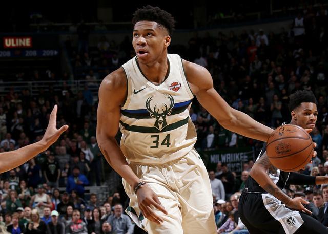 巴萨联赛大名单：什琴斯尼因肠胃炎未能入选，阿劳霍继续缺席（巴萨联赛名单出炉：什琴斯尼因肠胃炎落选，阿劳霍仍缺席）