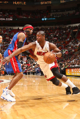 詹姆斯关键三分绝杀比赛（詹姆斯压哨三分制胜）