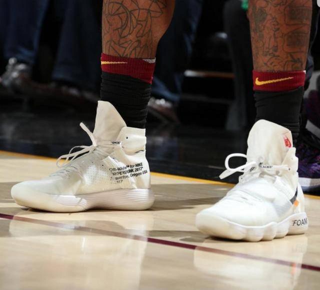 记者：恩昆库在冬窗的未来值得关注；米兰会和经纪人谈莱万（记者：冬窗恩昆库动向受关注；米兰将与莱万经纪人会谈）